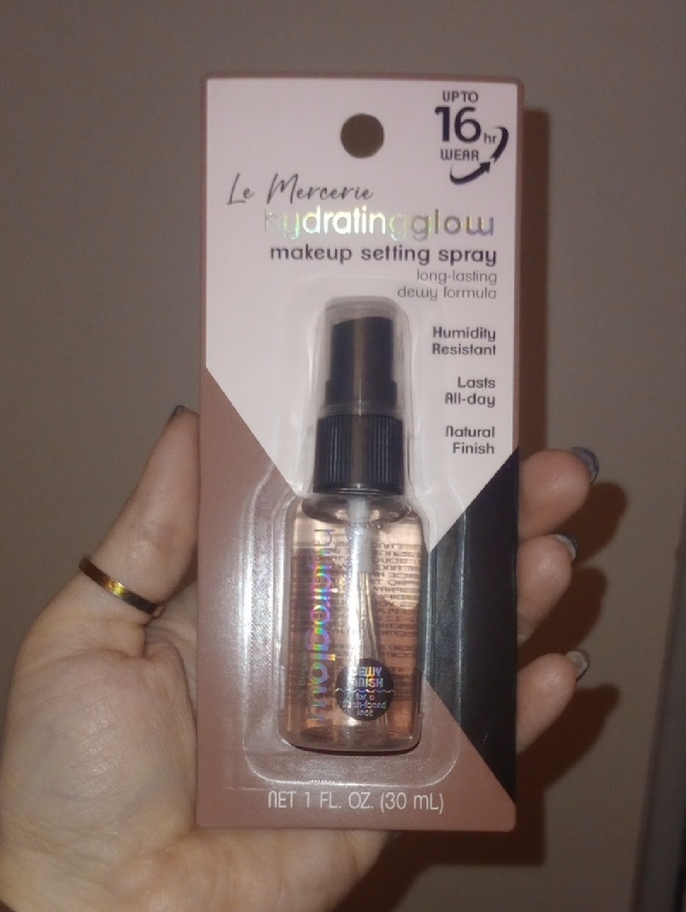 Hydrating Glow Makeup Setting Spray – Dewy Finish
